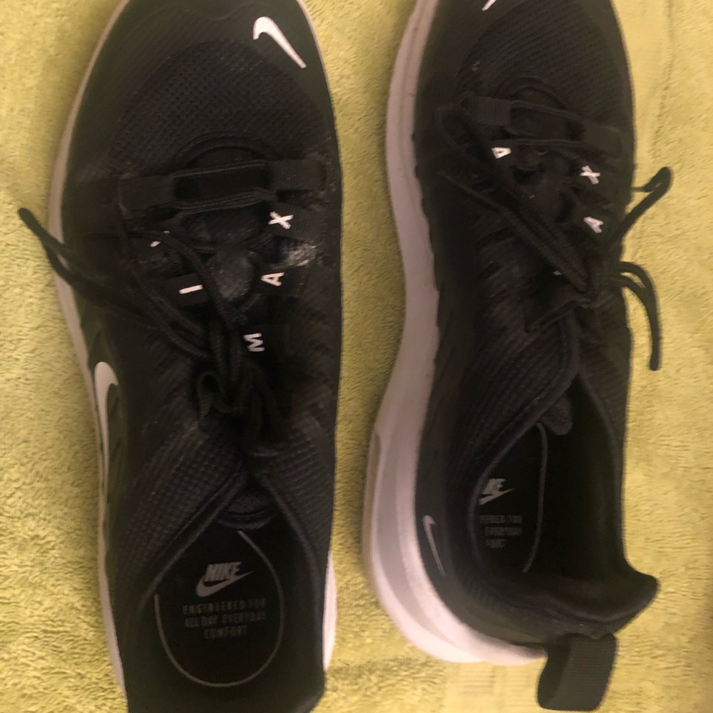 Athletic shoes